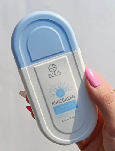 محافظت کامل از پوست شما دارای اس پی اف ۸۰ بی رنگ،بدون مواد عطری رد سفیدی نمیندازه دارای هیالورونیک اسیدج